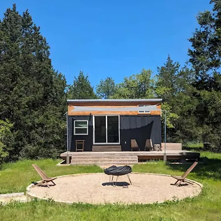 Secluded Pet-Friendly Tiny Cabin -Firepit, Stargazing - Hundred Proof Ranch